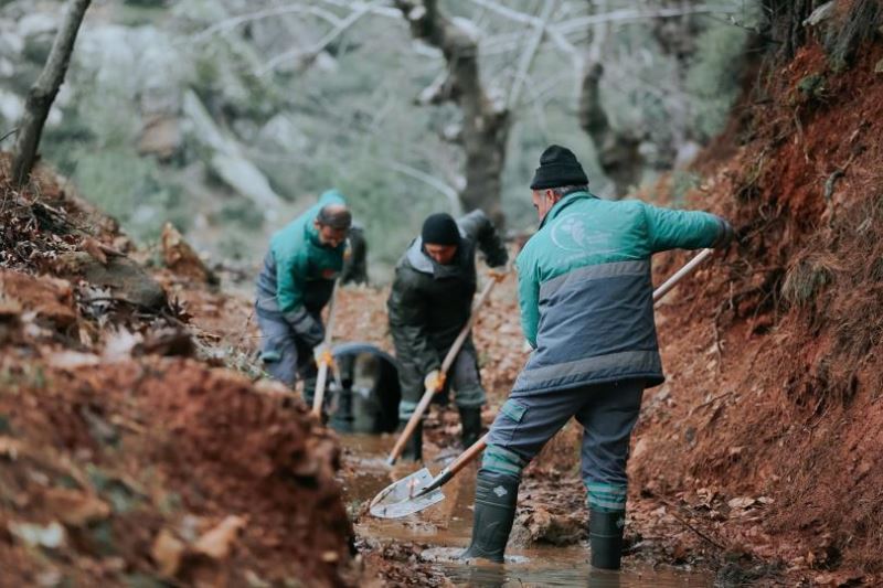 Merkezefendi’de Tarımsal Sulama Kanalları Temizleniyor