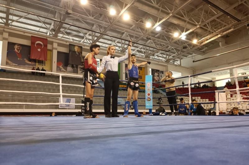 Ankara da düzenlenen Muaythai Türkiye şampiyonasında İncesu Belediyesi Sporcusu Yunusemre Can Aydemir Türkiye Şampiyonu oldu.