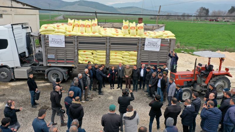 BÜYÜKŞEHİR’DEN ARPA VE BUĞDAY ÜRETİCİLERİNE GÜBRE DESTEĞİ
