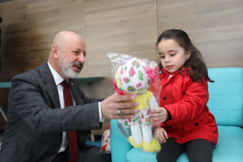 BAŞKAN ÇOLAKBAYRAKDAR; “DUALARIMIZ VE YÜREĞİMİZ, DEPREMZEDE KARDEŞLERİMİZLE”