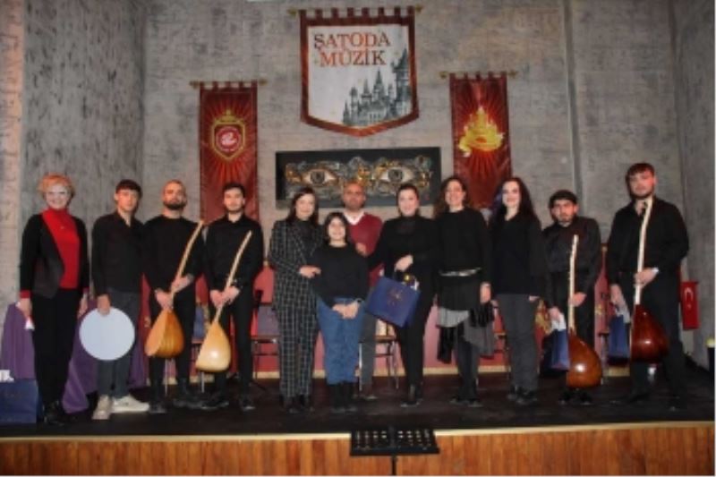 ŞATODA TÜRKÜLER ÇANAKKALE ZAFERİ İÇİN SÖYLENDİ