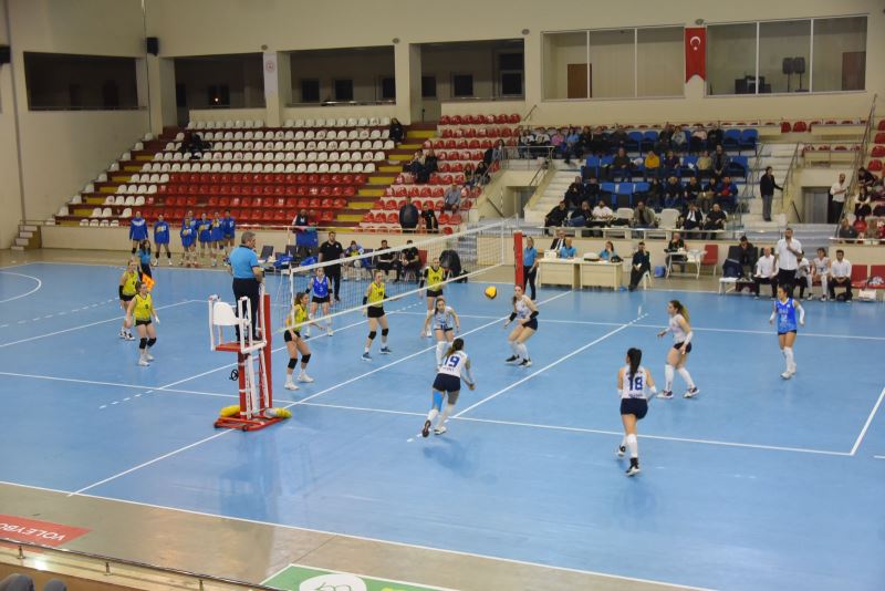 YARI FİNALDE BOZÜYÜK BELEDİYESİ EĞİTİM SPOR: 1 BEYKOZ BELEDİYESİ:3