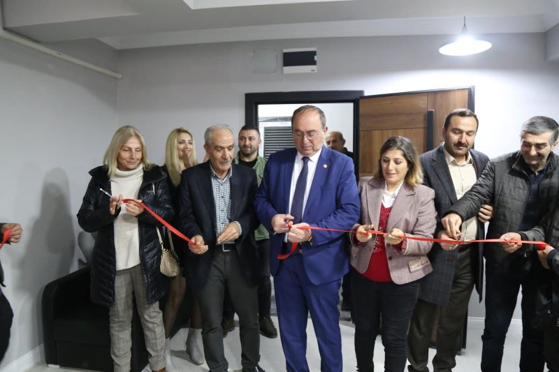 BAŞKAN ELÇİN, NESLİHAN KUAFÖR VE GÜZELLİK SALONU AÇILIŞ TÖRENİNE KATILDI