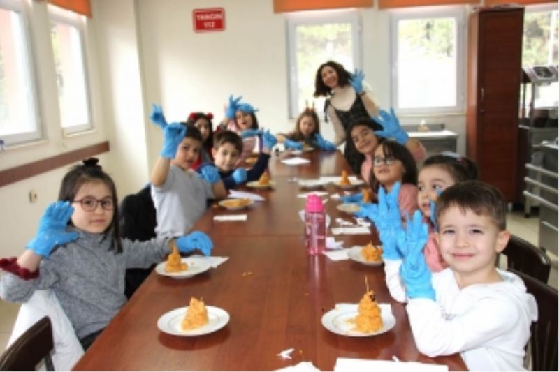 MASAL MUTFAĞINDA ŞATODA BİR AVUÇ HAVUÇ