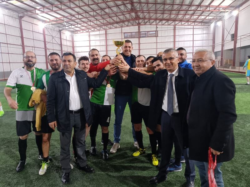 BELEDİYE BİRİMLERİMİZ ARASINDAKİ FUTBOL TURNUVASI SONA ERDİ