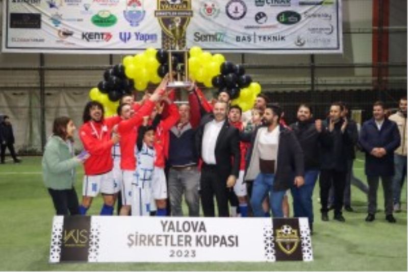 ŞAMPİYON TAKIMA KUPA VE MADALYALARINI BAŞKAN TUTUK VERDİ