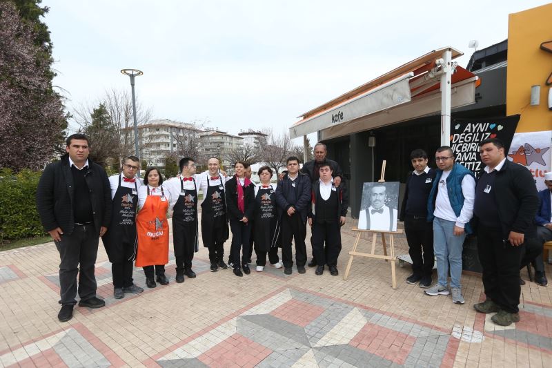 DÜNYA DOWN SENDROMLULAR FARKINDALIK GÜNÜ PROGRAMI’NDA DEPREMDE VEFAT EDEN CANER ANILDI