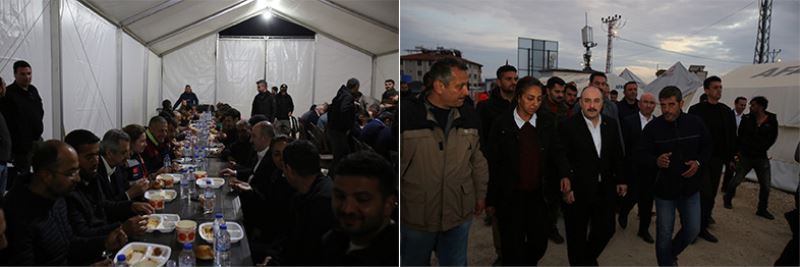 Bakan Varank, Kocaeli çadır kentte orucunu açtı