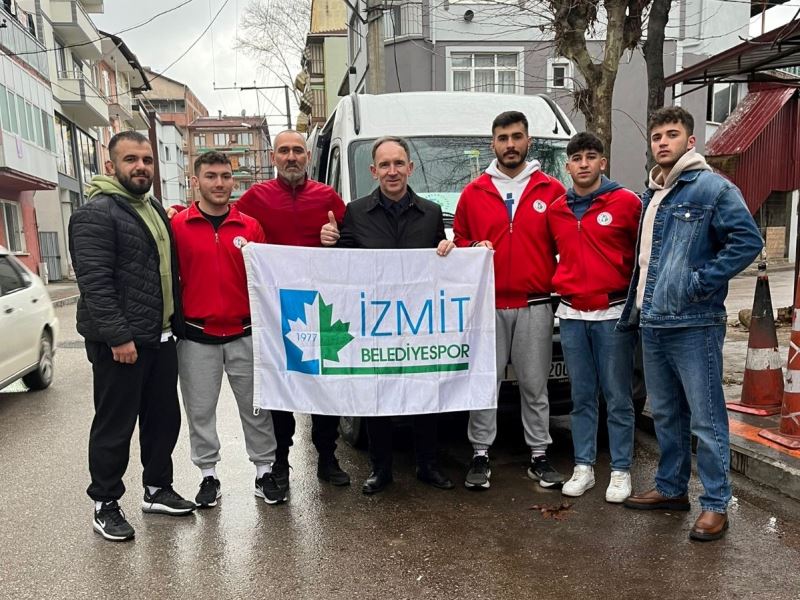 İZMİTLİ GÜREŞÇİLERİN ÇATALCA KAMPI BAŞLADI