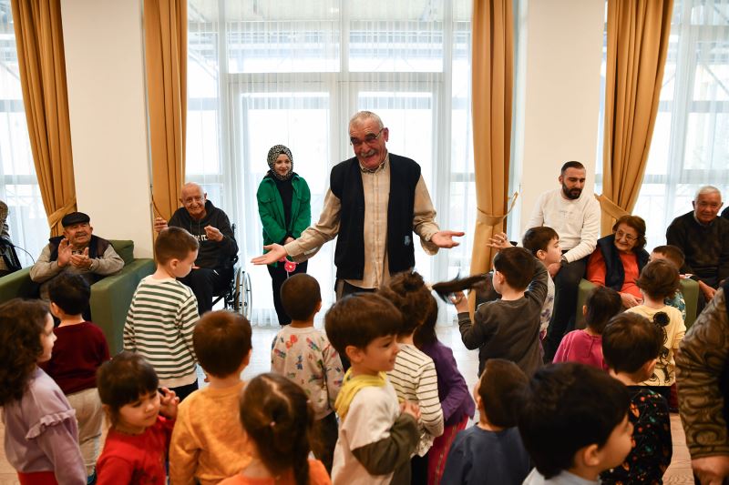 BÜYÜKLER VE KÜÇÜKLER GÖNÜLLERİNCE EĞLENDİ