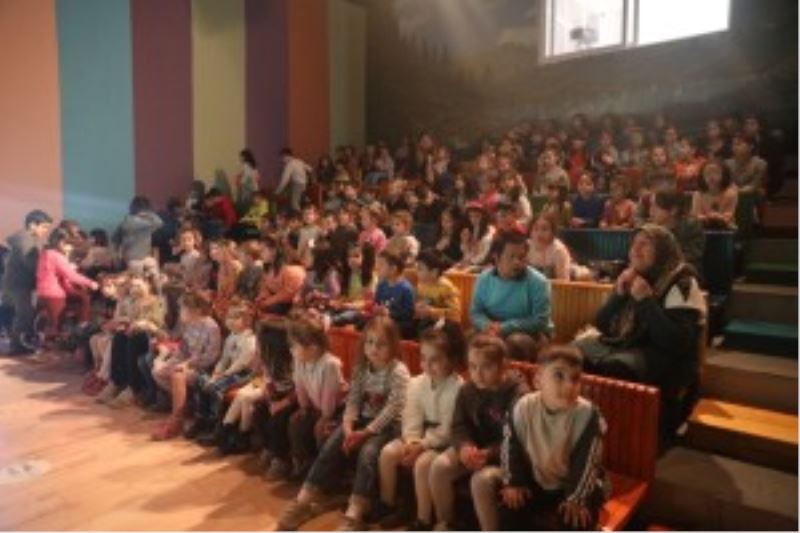 EĞİTİCİ VE ÖĞRETİCİ OYUNLAR HER HAFTA ÇOCUK TİYATROSUNDA