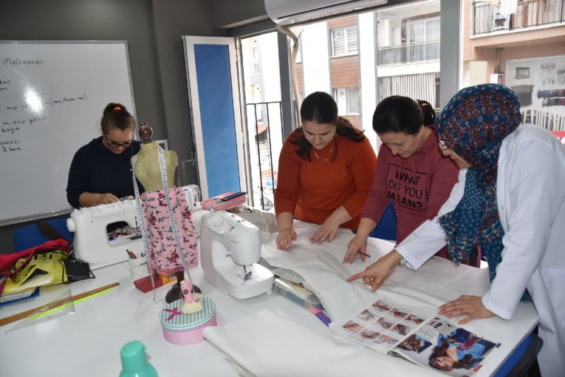 MURADİYE HANIMLAR LOKALİNDE KURSLARA YOĞUN İLGİ