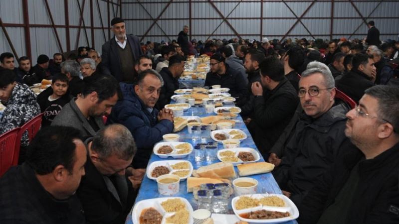 Başkan Güngör, Erkenez’de Mahalle Sakinleriyle İftar Yaptı