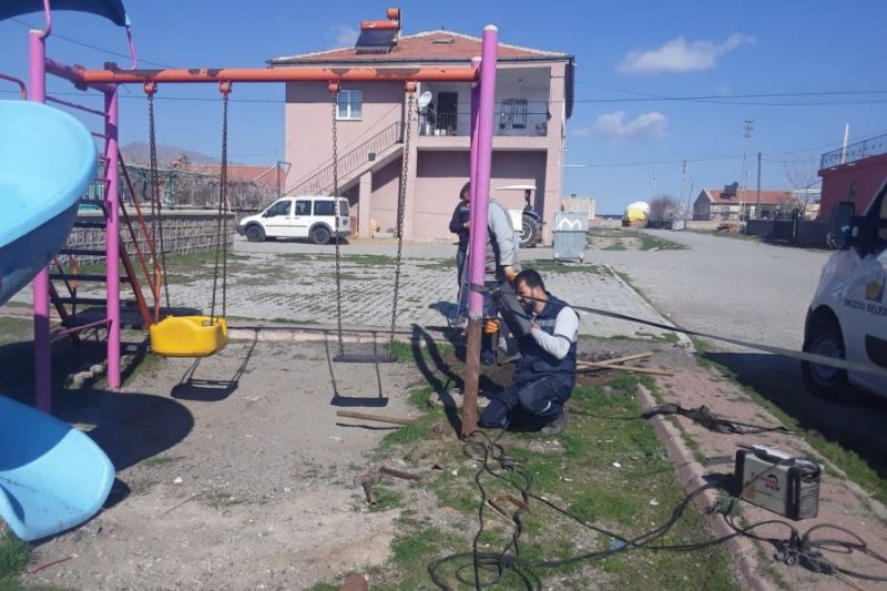 Belediye Bakım-onarım ekiplerimiz Subaşı mahallesinde oyun gruplarının tamirini gerçekleştirdi.