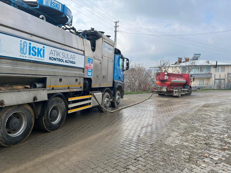 İZMİT BELEDİYESİ VE İBB SELDEN ETKİLENEN BÖLGELERDE YARALARI SARMAYA DEVAM EDİYOR