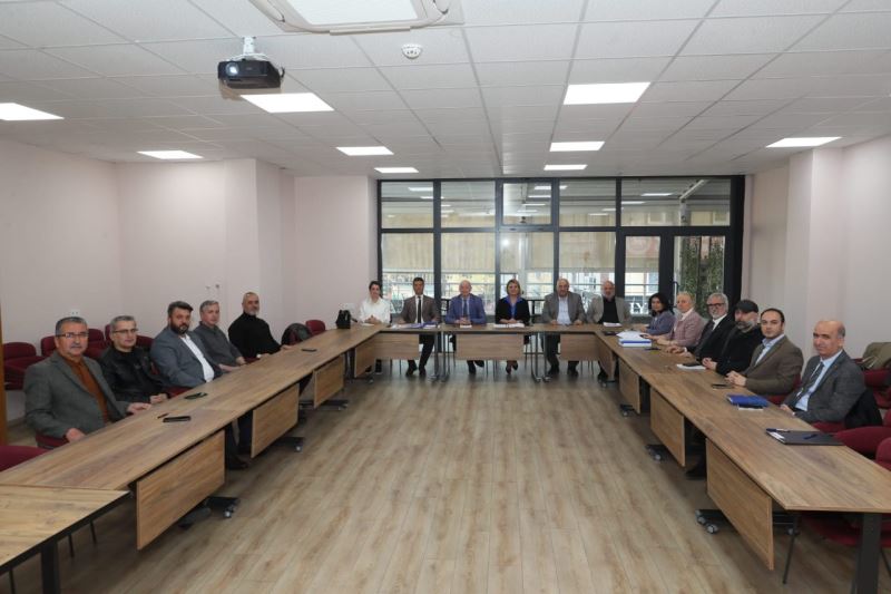 BAŞKAN HÜRRİYET, EKİBİYLE İSTİŞARELERE DEVAM EDİYOR