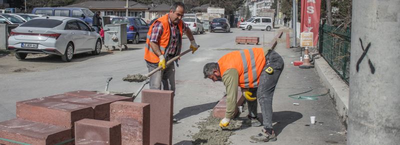 YILDIRIM BEYAZIT MAHALLESİ’NDE KALDIRIM MESAİSİ SÜRÜYOR