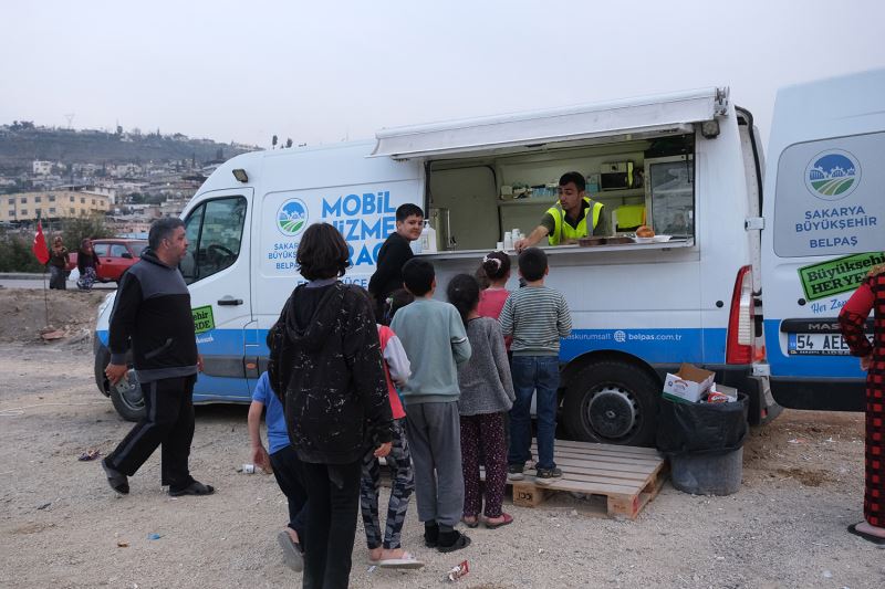 Büyükşehir’den Hatay’a aşevi: Kazanlar günün her saati kaynıyor