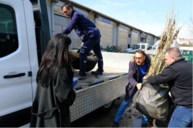 ESKİŞEHİR’DEN İZMİR’E DUT FİDANI HİBESİ