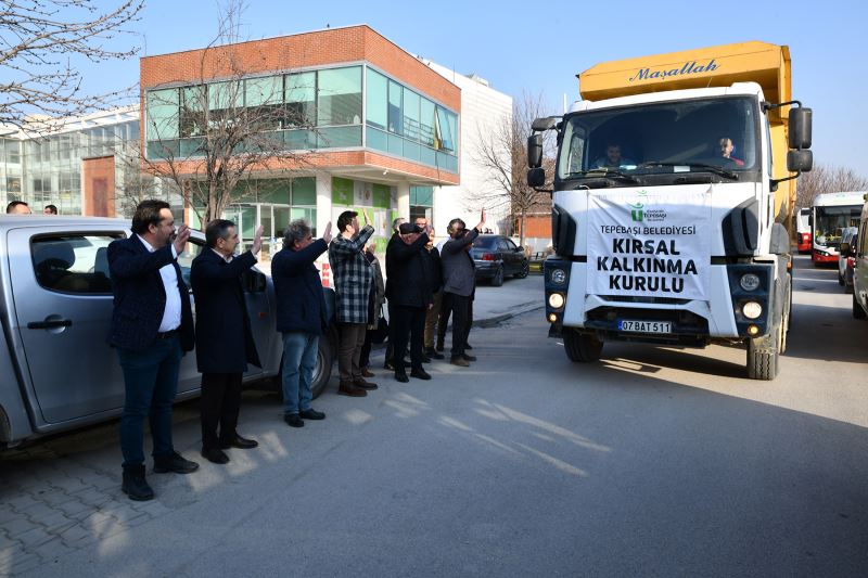 DEPREMDEN ETKİLENEN ÜRETİCİLER İÇİN BAĞIŞLANAN YEMLER YOLA ÇIKTI