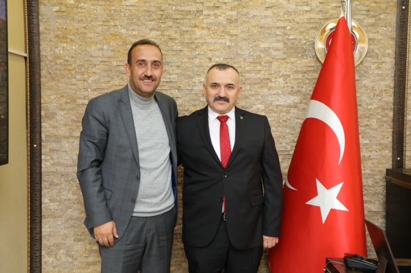 İlçemizin değerli esnaflarından MHP Kayseri Milletvekili Aday Adayı Sn. Mustafa Bozkurt, Belediye Başkanımız Av. Mustafa İlmek