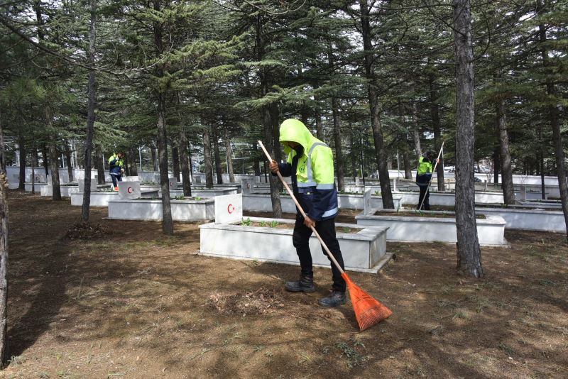 İNÖNÜ SAVAŞLARI BOZÜYÜK ŞEHİTLİĞİ’NDE TÖREN HAZIRLIKLARI SÜRÜYOR