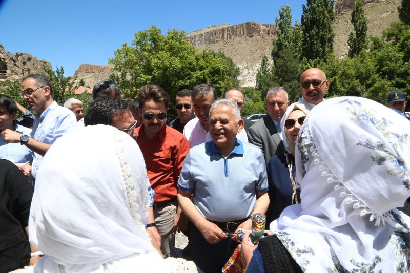 Başkan Büyükkılıç’tan 16 İlçeye 4 Yılda 306 Kez Hizmet Dolu Ziyaret