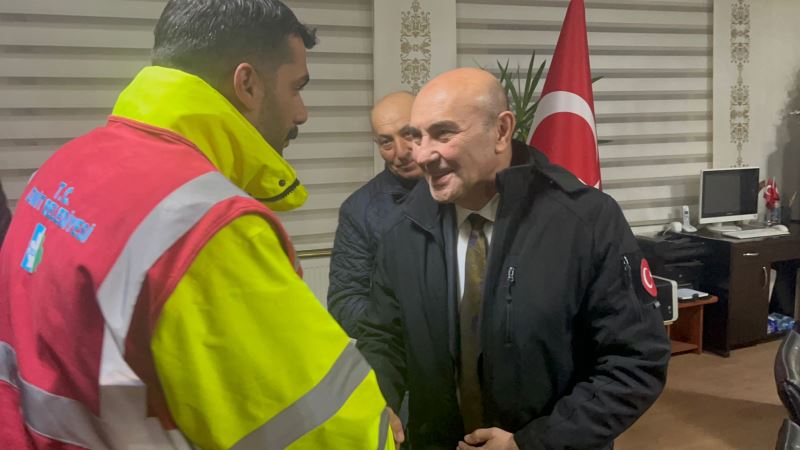 TUNÇ SOYER’DEN İZMİT BELEDİYESİ EKİPLERİNE “HERKES SİZDEN ÖVGÜYLE BAHSEDİYOR”