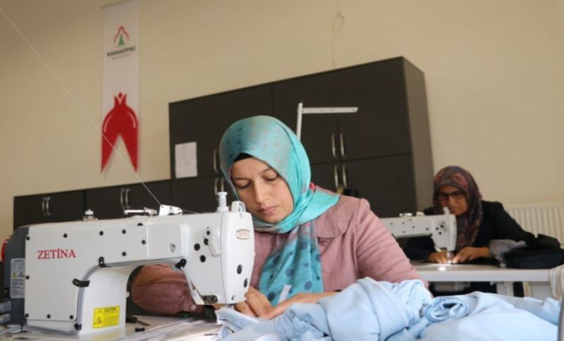 KARAKÖPRÜ’DE KADINLAR ZAMANINI KURSLARDA DEĞERLENDİRİYOR