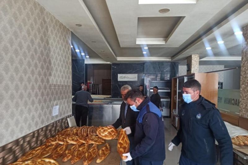 Zabıta Müdürlüğümüz ekipleri, pide fiyatları ile ilgili yapılan şikayetlere istinaden İlçemiz genelinde faaliyet gösteren Fırınlarda, Kayseri Esnaf ve Sanatkarlar odasının belirlediği fiyat listesi uyulup