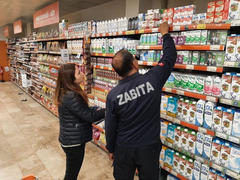 Zabıtadan marketlerde etiket denetimi