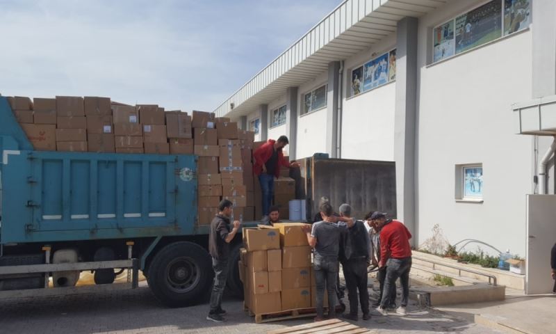 Manisa Büyükşehir’den Yayladağı ve Altınözü’ne Erzak Desteği