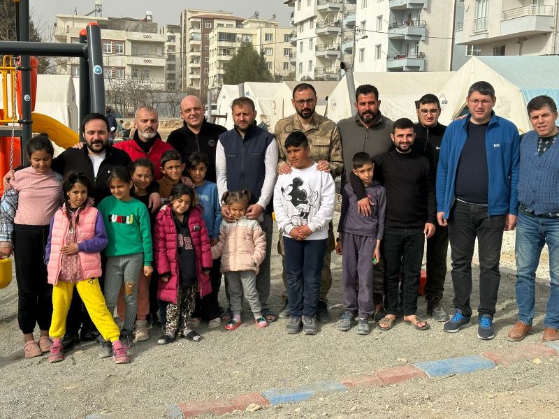 Depremzede çocukların yüzü gülüyor!