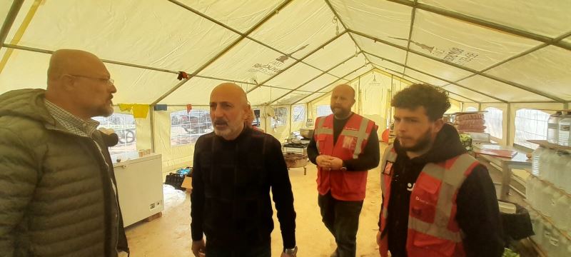 CHP GENEL BAŞKAN YARDIMCISI ALİ ÖZTUNÇ İZMİT BELEDİYESİNİN PAZARCIK’TAKİ AŞEVİNİ ZİYARET ETTİ