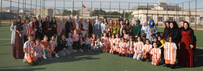 Başkan CIDIROĞLU Kadınlarla Yeşil Sahada Buluştu