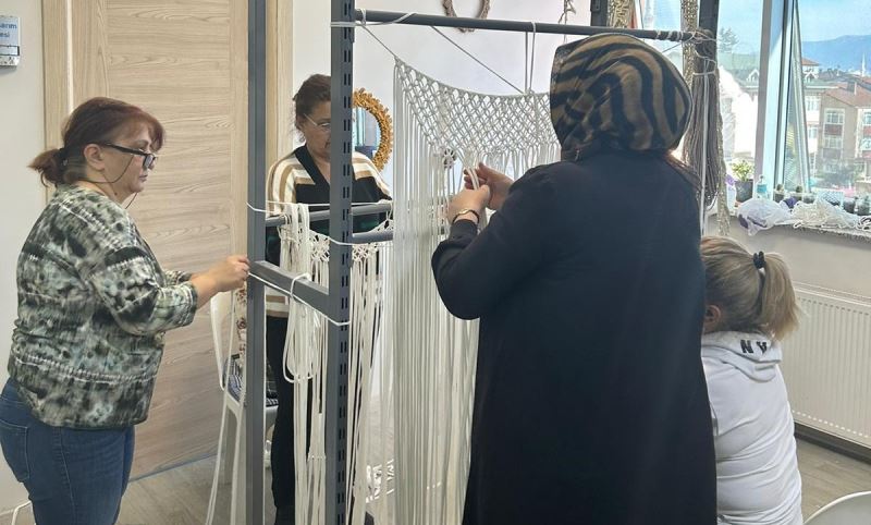 İZGİM’DE ÜRETİCİ KADINLARIN DAYANIŞMASI BÜYÜYOR
