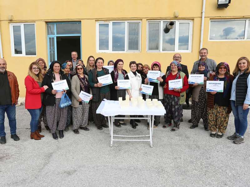 ODUNPAZARI’NDAN KADINLARA ‘SÜT HİJYENİ VE PEYNİR YAPIMI’ EĞİTİMİ