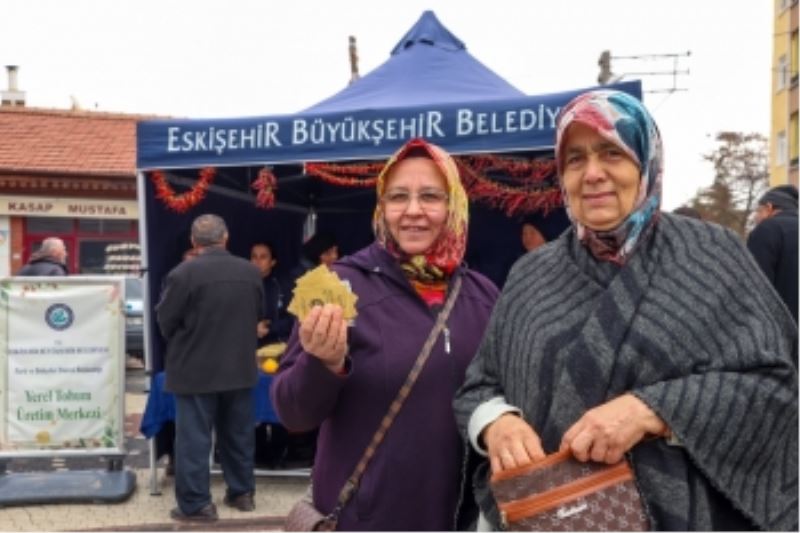 İLÇELERDE VATANDAŞLAR YEREL TOHUMLARA AKIN ETTİLER