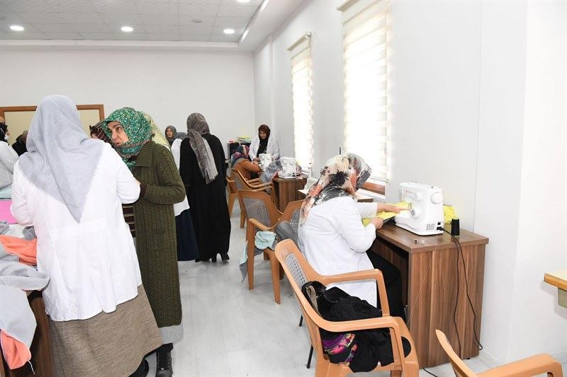 MUŞLU KADINLAR DEPREMZEDELER İÇİN SEFERBER OLDU