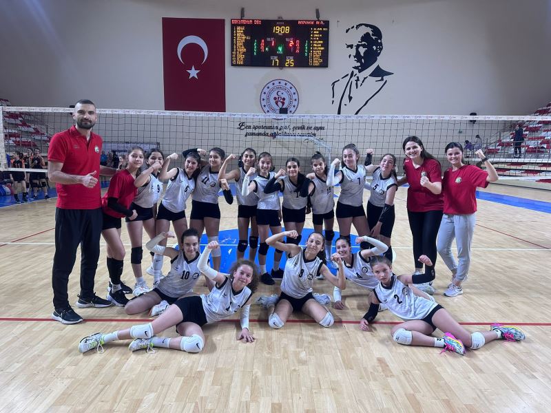 MİDİ KIZ VOLEYBOL TAKIMI ARD ARDA 2. KEZ TÜRKİYE’NİN EN İYİ 32 TAKIMI ARASINDA
