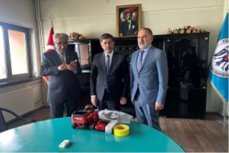 Belediye Başkanımız Sayın Bekir Aksun, Yurt dışında yaşayan Erzincanlı İş İnsanı Sn. Hasan Alaca