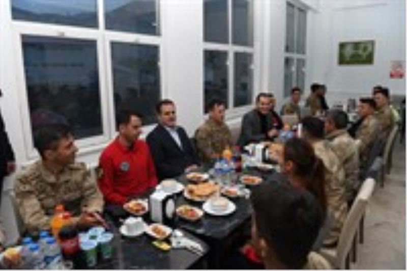 Sayın Vali/Belediye Başkan Vekilimiz, Jandarma personelimiz ile iftar programında bir araya geldi
