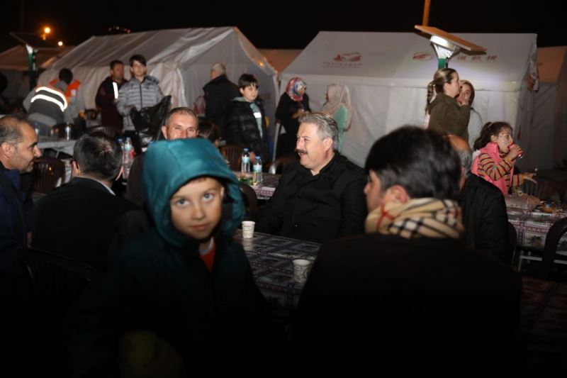 MELİKGAZİ BELEDİYESİ ÇİN MAHALLESİNDEKİ ÇADIRKENT’TE İFTAR BERABERLİĞİ