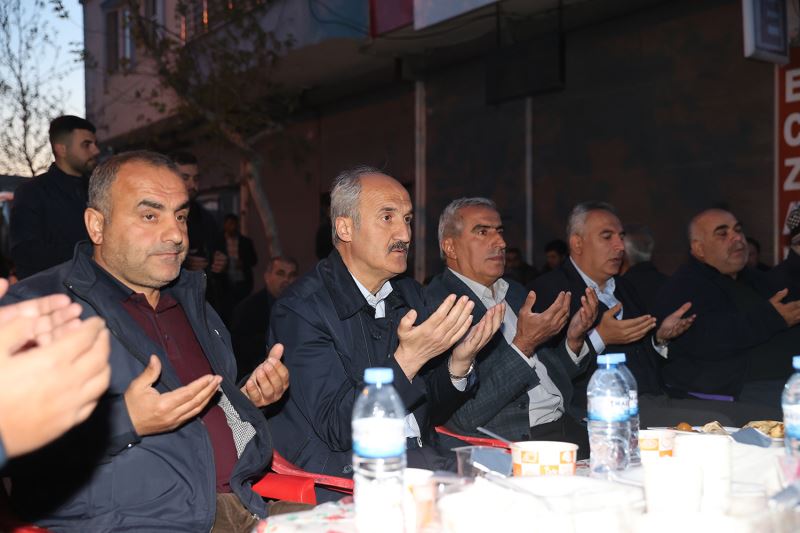 BAŞKAN OKAY, İFTAR SOFRALARI GÖNÜL BAĞLARINI GÜÇLENDİRİYOR