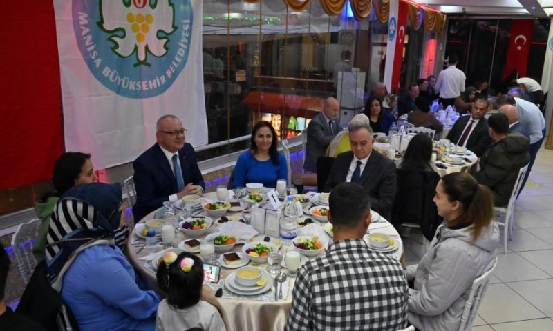Başkan Ergün, Depremzedelerle İftar Yemeğinde Bir Araya Geldi