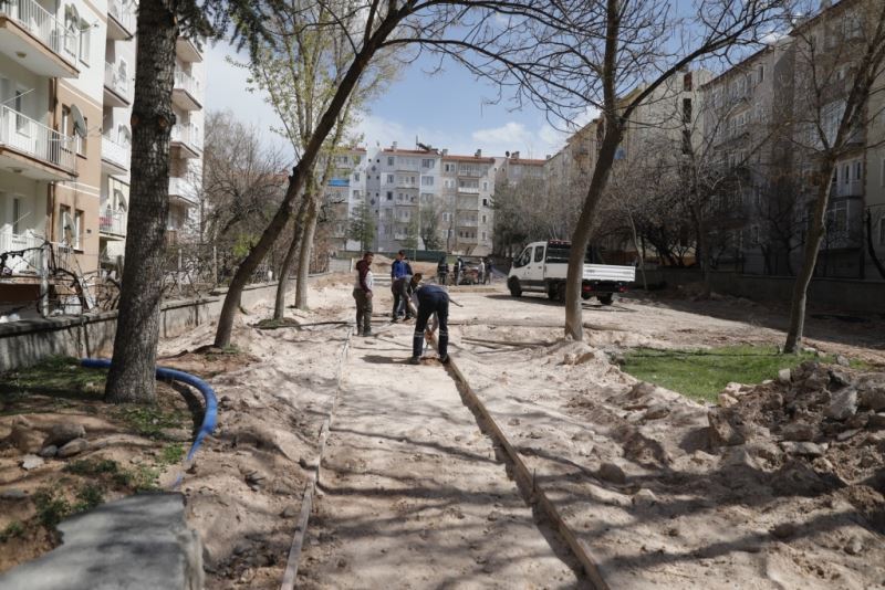 2000 Evler Mahallesi 5. Yol’da Bulunan Park Yenileniyor