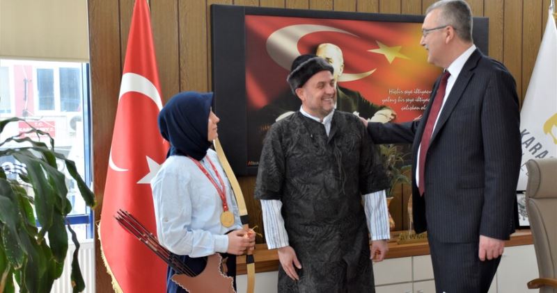 Türkiye şampiyonu Okçu Elif Mutlu Karacabey’in gururu oldu  Karacabey’de spora verilen destekler başarılı sonuçlar veriyor