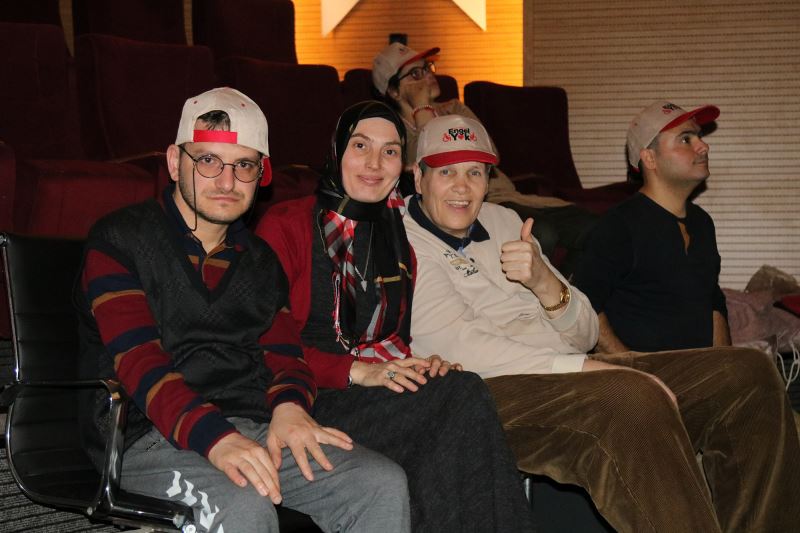 Engelsiz yürekler özel gün ve haftalarda farkındalık oluşturuyor