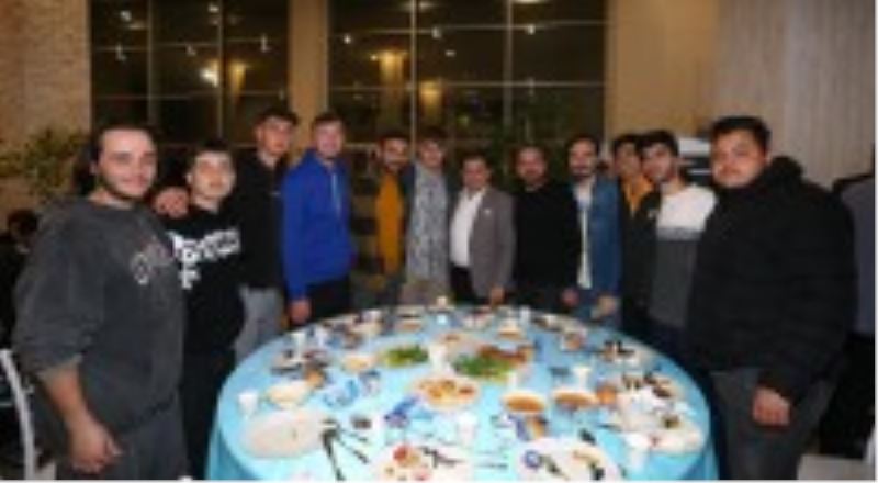 Tütüncü, AK Partili gençlerle sahur yaptı