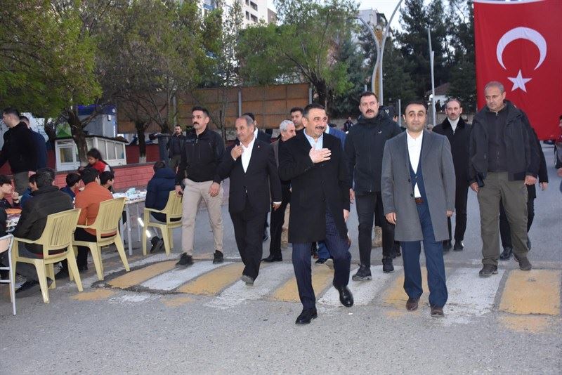 VALİ /BELEDİYE BAŞKAN V. HACIBEKTAŞOĞLU, KURTALAN İLÇESİNDE VATANDAŞLARLA İFTAR SOFRASINDA BİR ARAYA GELDİ